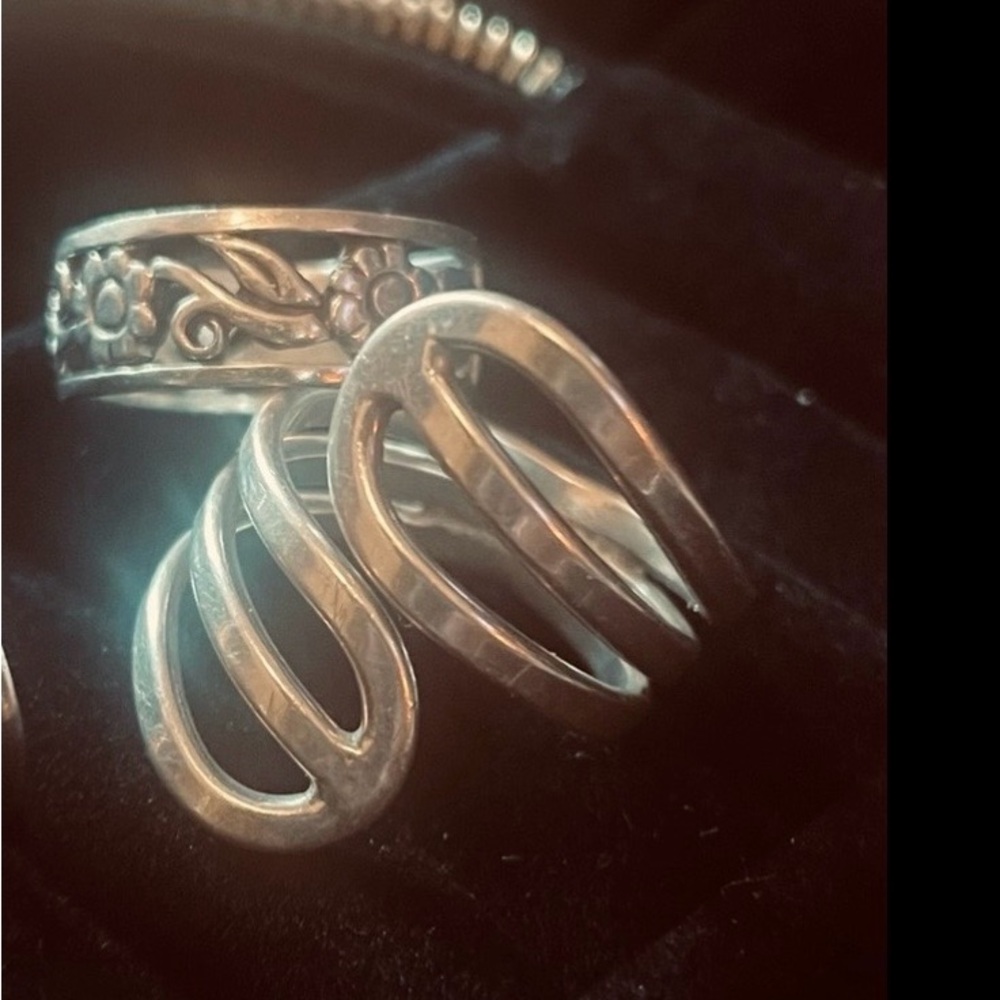 Elegant Silver Ring Set - Picture 3 of 3